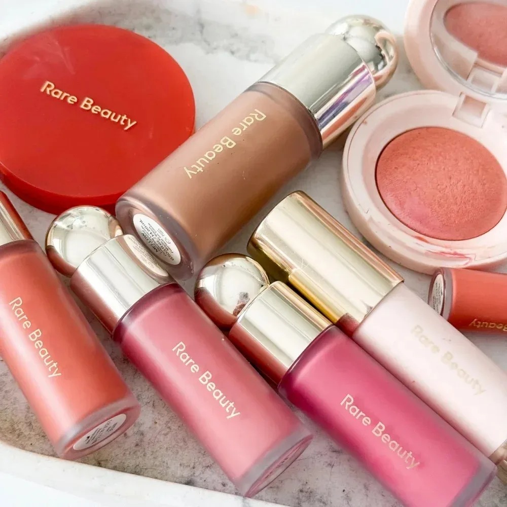 Brillo Labial Rare Beauty, Rub - Beauty Makeup Look reseña y precio